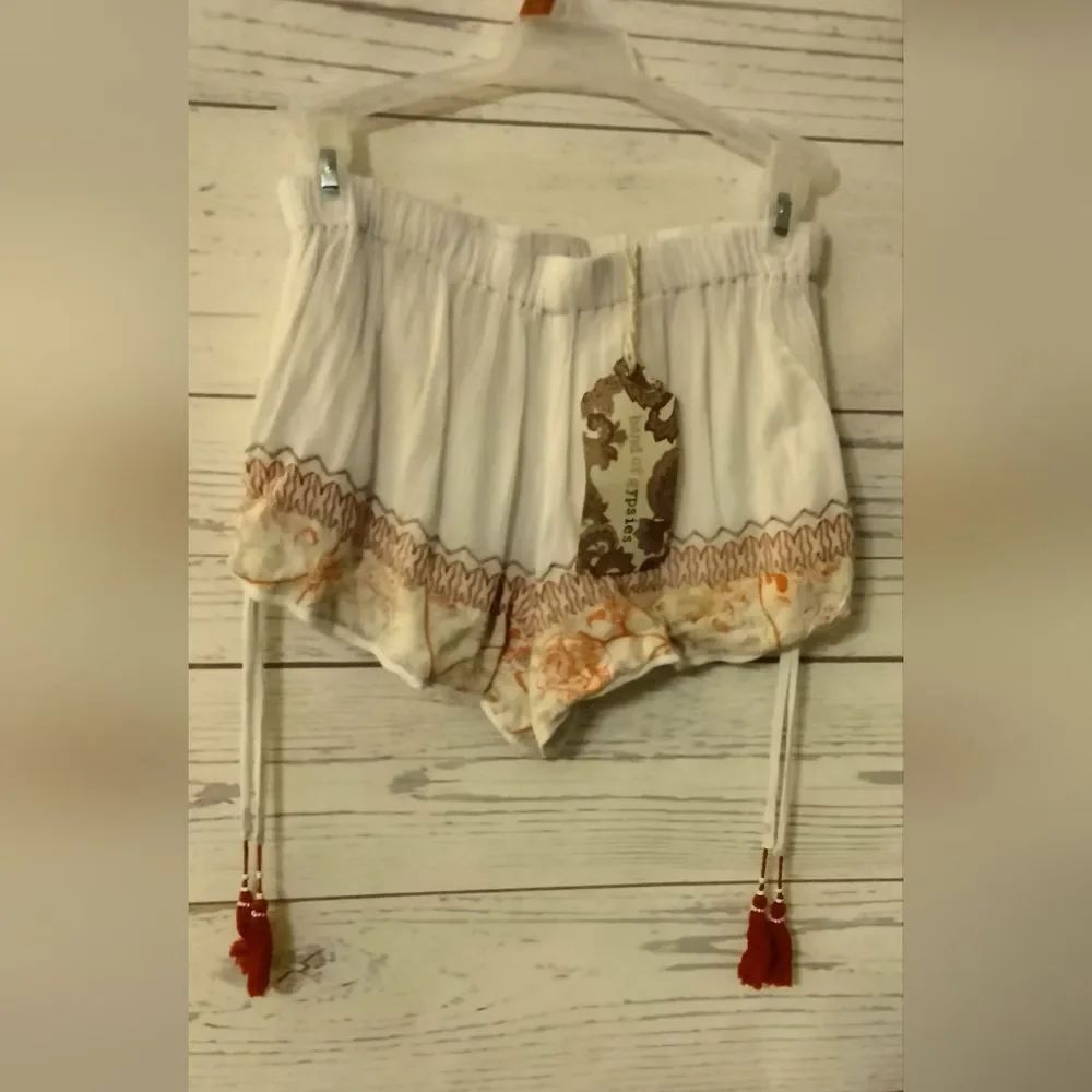 Band Of Gypsie - Woman's Shorts - Picture 2 of 9